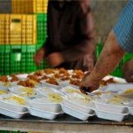 توزیع غذای گرم بین نیازمندان فلاورجانی در اربعین