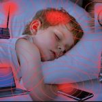 خواب ضعیف کودکان پیامد بازی با تلفن همراه در شب