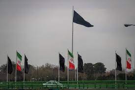 نصب ۱۰۰ هزار متر پرچم ریسه‌ای ویژه ماه محرم در شهر