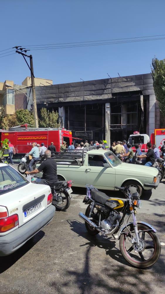 جزئیات آتش سوزی در واحد تجاری خیابان صغیر اصفهان