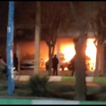 سوختن خودروی زانتیا در آتش سوزی نمایشگاه اتومبیل در شهرضا